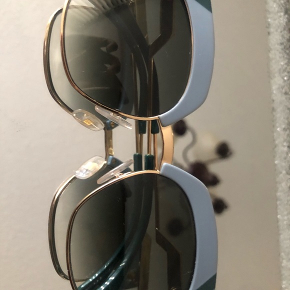 FENDI CAT EYE SHADES AUTHENTIC - Picture 4 of 13